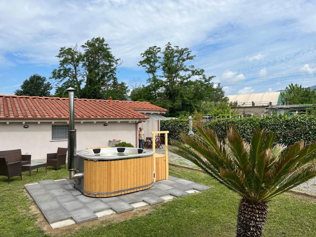 La Camelia Villa Massa e Cozzile Bagian luar foto