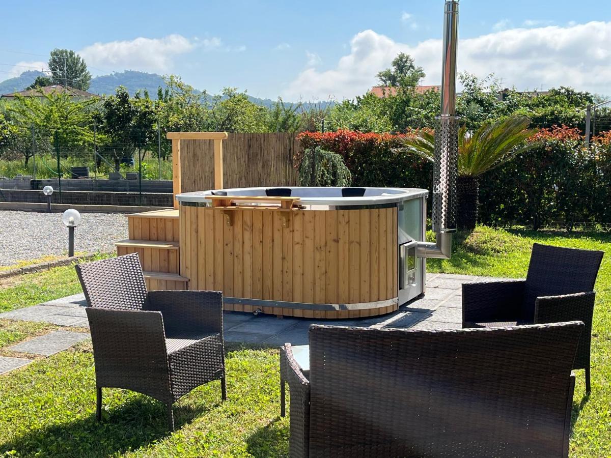La Camelia Villa Massa e Cozzile Bagian luar foto