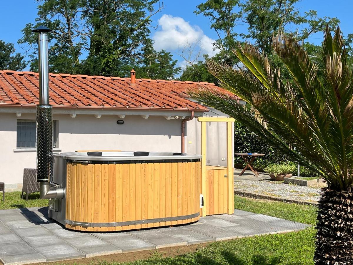La Camelia Villa Massa e Cozzile Bagian luar foto